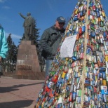 В Рязани открыли памятник из батареек